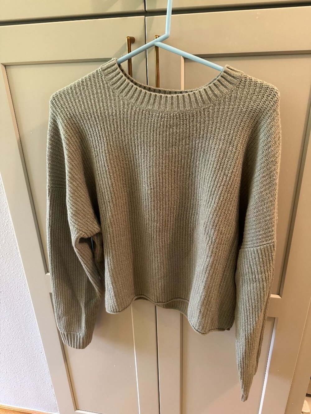 Abound Crop Mint Colored Sweater Size L